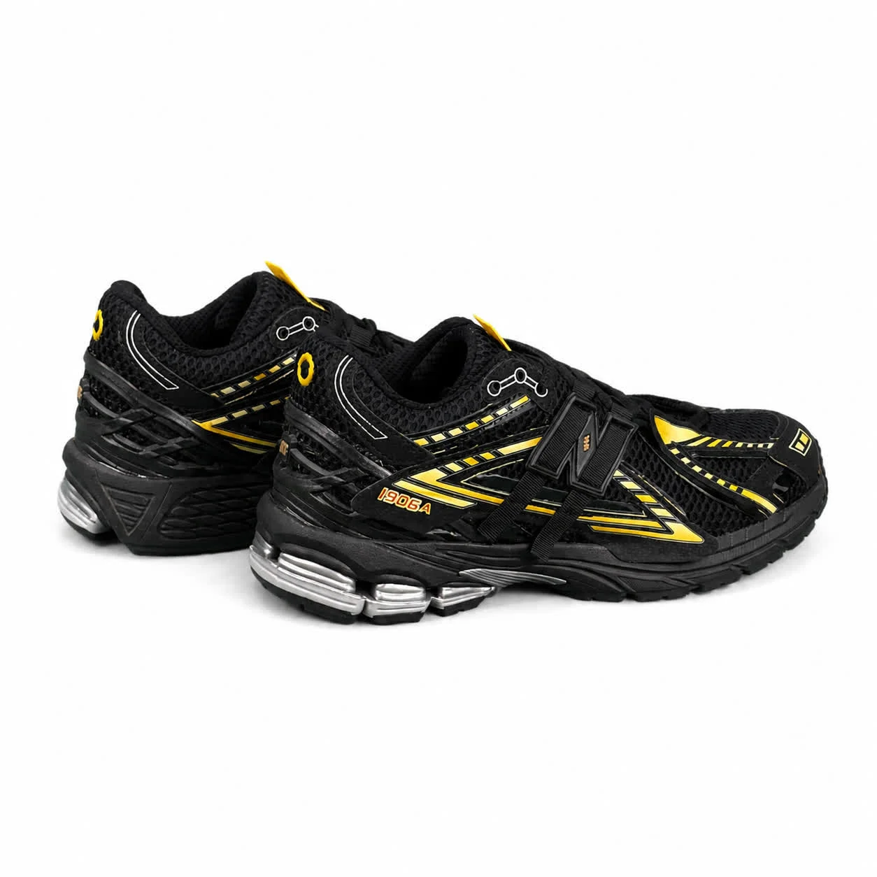 کتانی مردانه نیوبالانس 1906مشکی طلایی New BALANCE 1906A