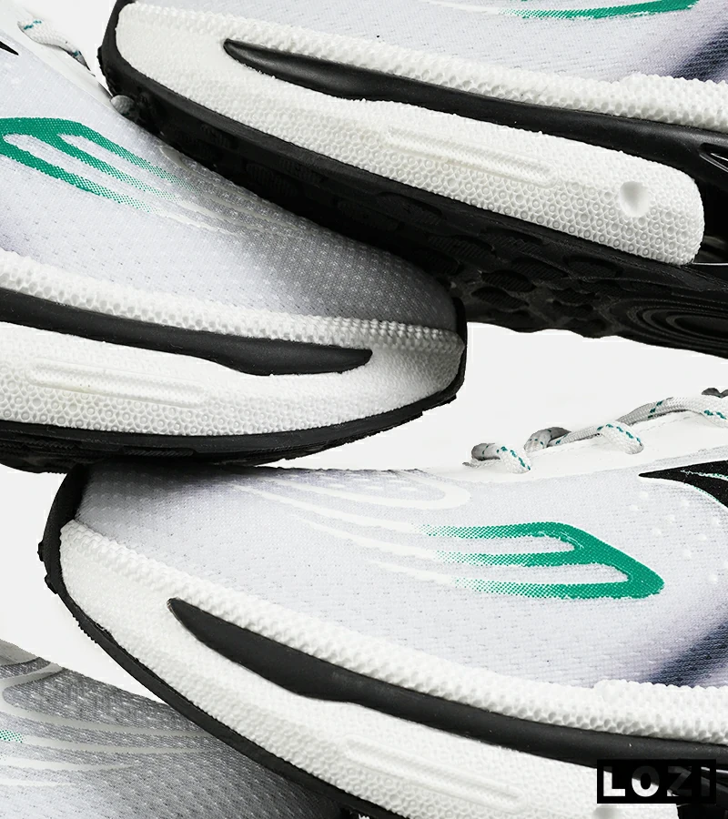 کفش کتانی سفید مشکی سبز Saucony Axon 3 مدل 7401