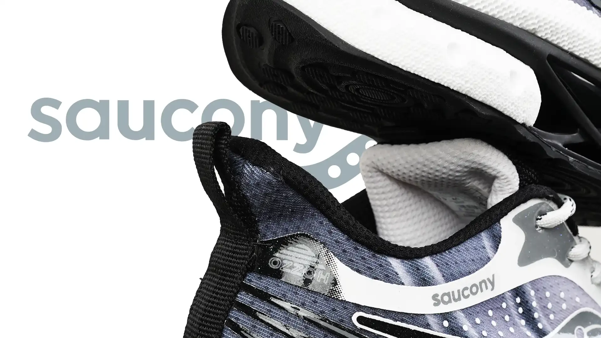 کفش کتانی سفید خاکستری Saucony Axon 3 مدل 7404