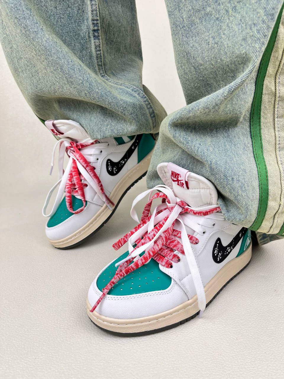 کتانی ونس زنانه ساق‌دار ایر جردن 1 مدل کریسمس 1 NIKE AIR JORDAN کد 912