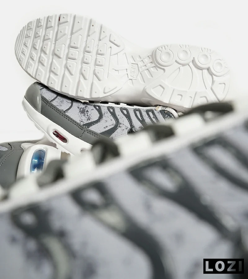 کفش کتانی مردانه و زنانه سفید طوسی NIKE AirMax Plus TN Ultra مدل 7031