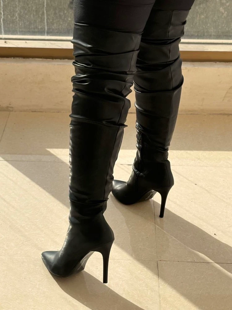 چکمه بلند نوک تیز