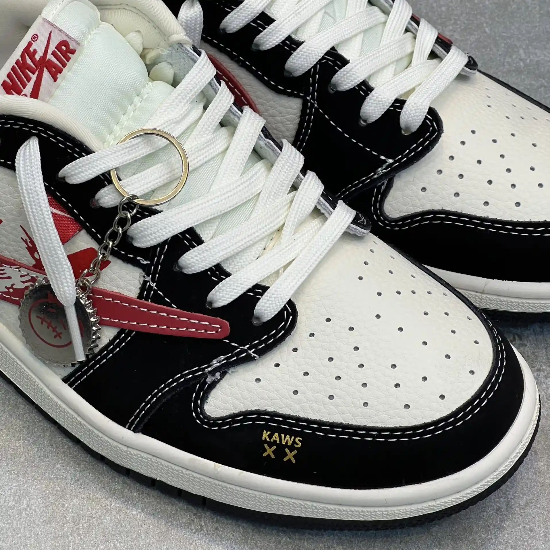 کفش نایک ایر جردن وان لو ترویس اسکات کاز Nike Air Jordan 1 Low Travis Scott KAWS