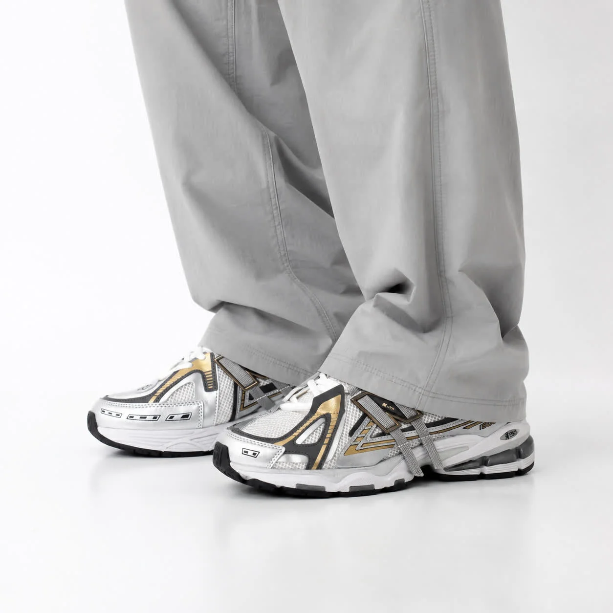 کتانی مردانه نیوبالانس 1906 طوسی مشکی طلایی New BALANCE 1906A
