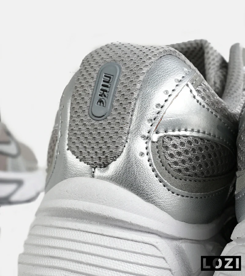 کفش کتانی مردانه و زنانه طوسی سفید نایک NIKE v5 RNR مدل 7323