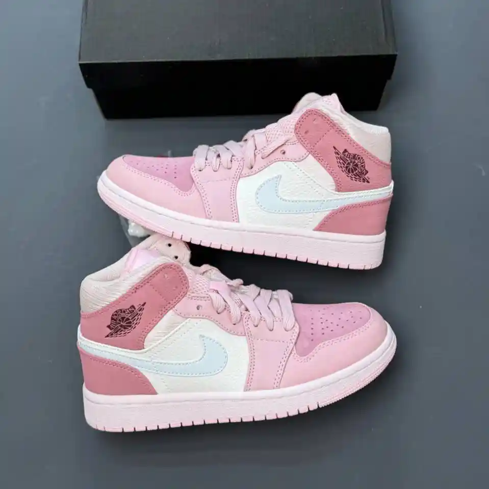کفش نایک ایر جردن وان صورتی ساق‌دار Nike Air Jordan 1 High Pink