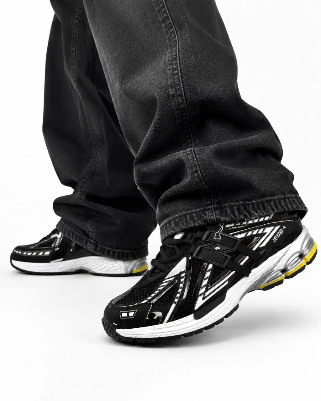 کتانی مردانه نیوبالانس 1906مشکی سفید New BALANCE 1906A