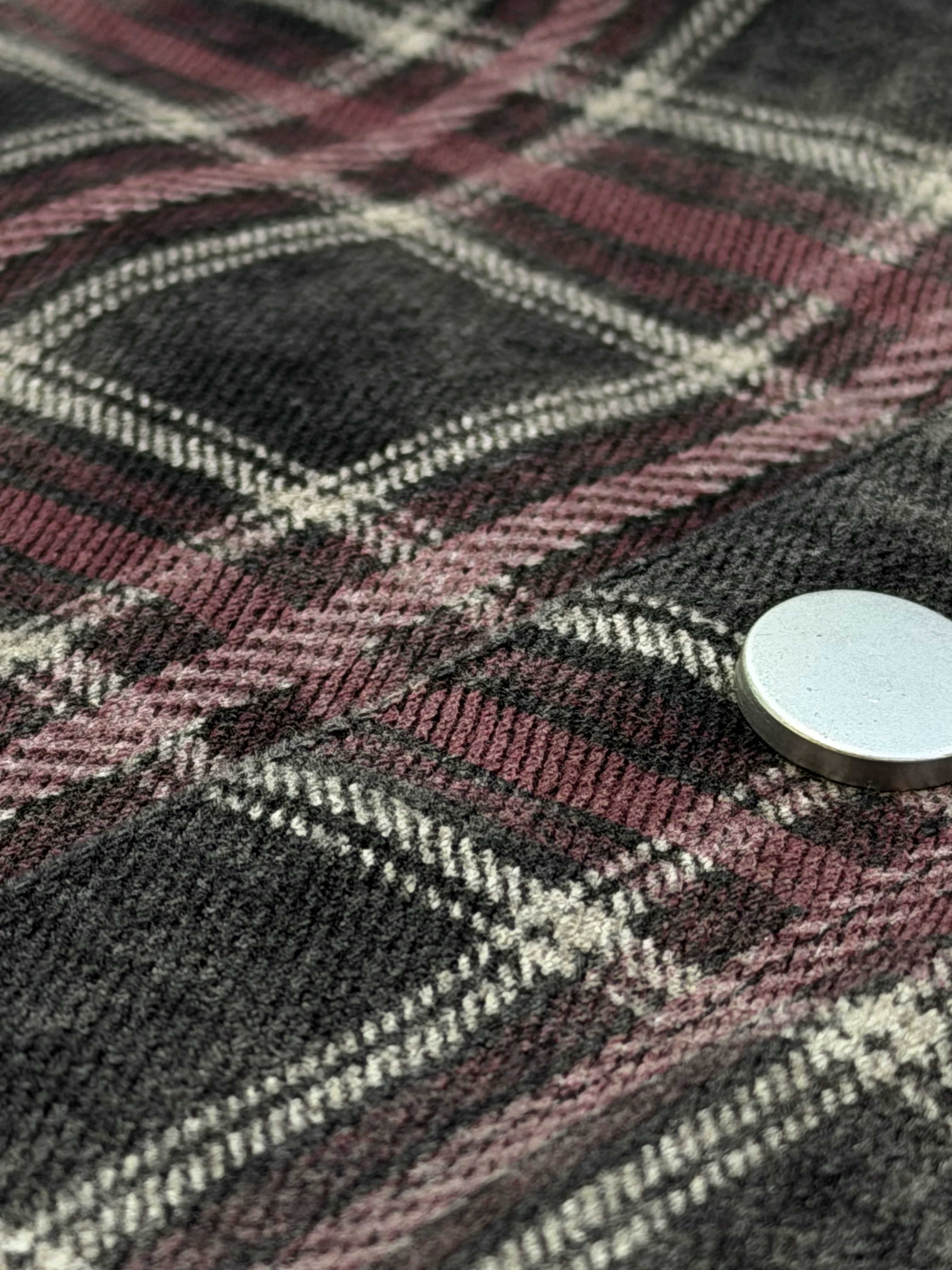 ژاکت جین لش چهارخانه سنگشور مشکی و زرشکی؛ گرم و استریت‌استایل / کیفیت استثنایی کد 8644