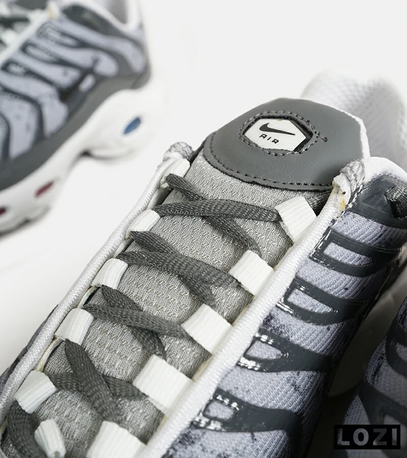 کفش کتانی مردانه و زنانه سفید طوسی NIKE AirMax Plus TN Ultra مدل 7031