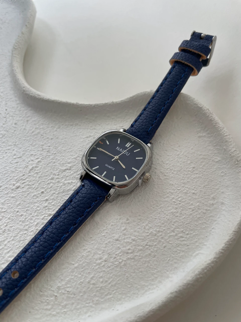 ساعت چرم نایدو مربع