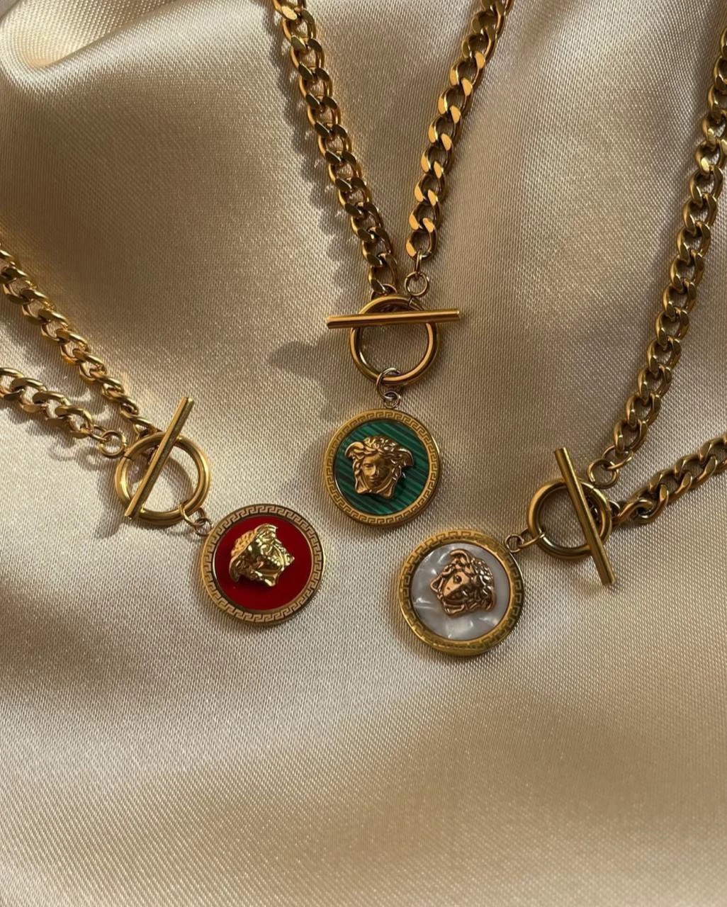 گردنبند طرح طلا ورساچه قرمز
