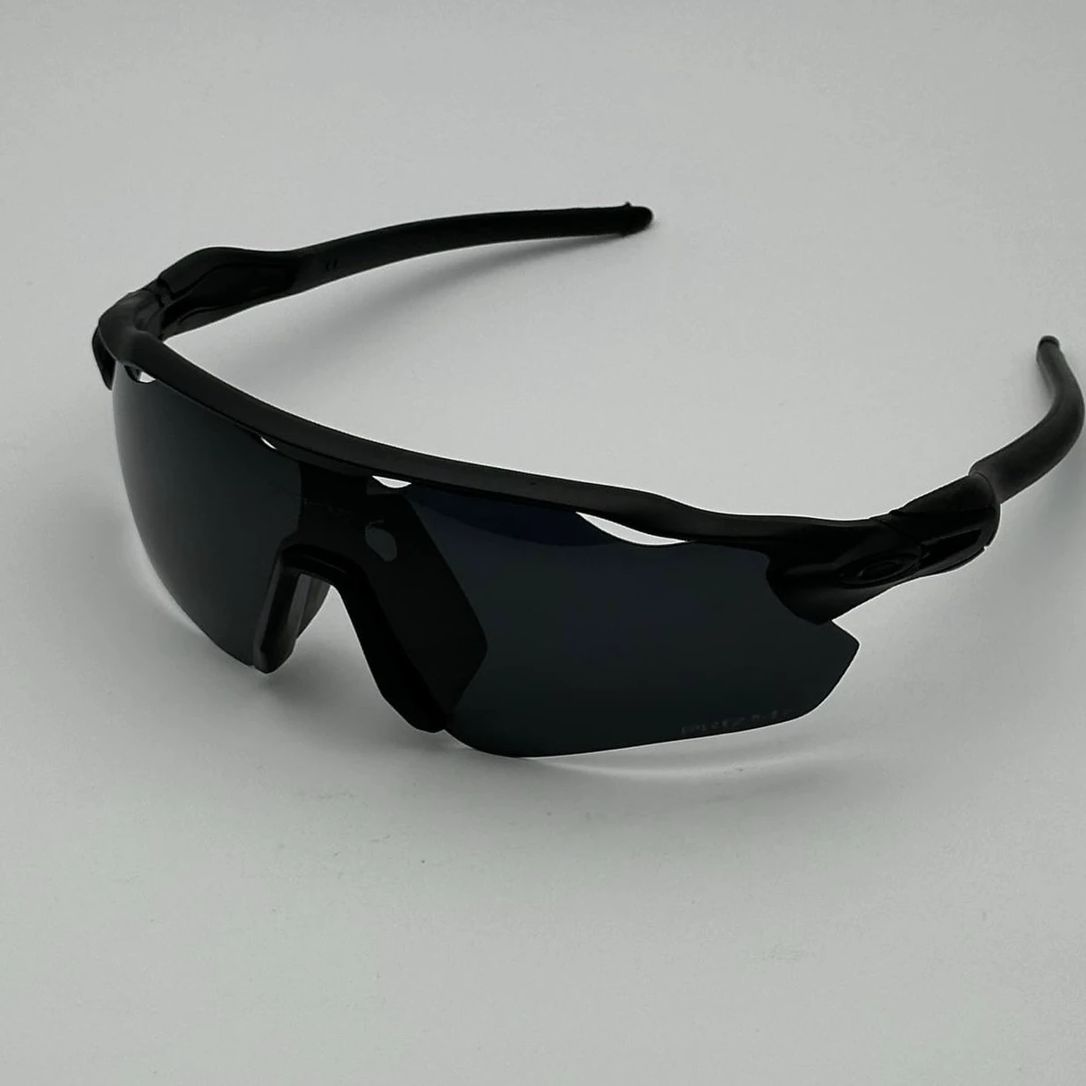 عینک آفتابی ورزشی اوکلی OAKLEYمدل Aero Shield اسپرت Sport (مشکی)