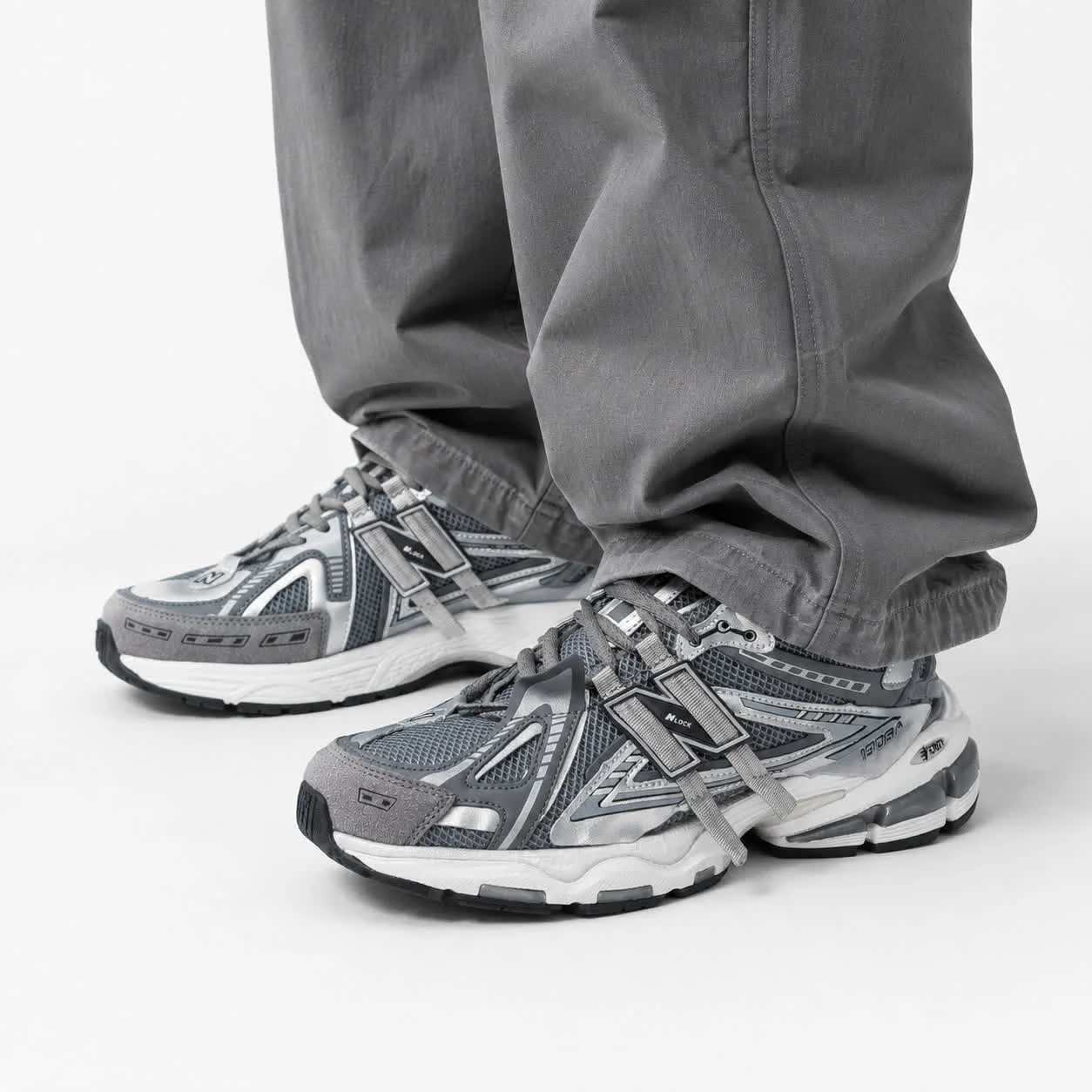 کتانی مردانه نیوبالانس 1906 طوسی سفید New BALANCE 1906A