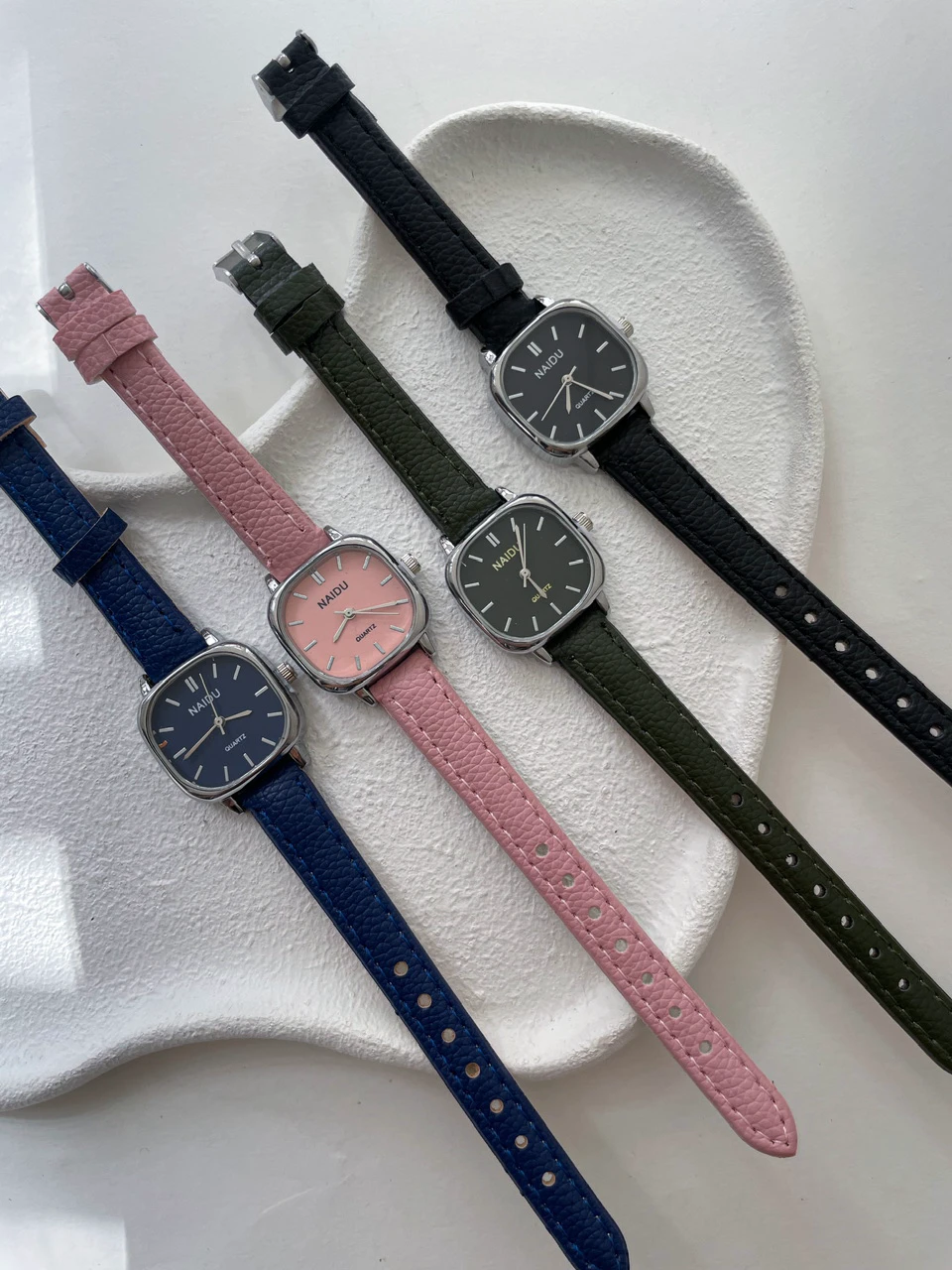 ساعت چرم نایدو مربع