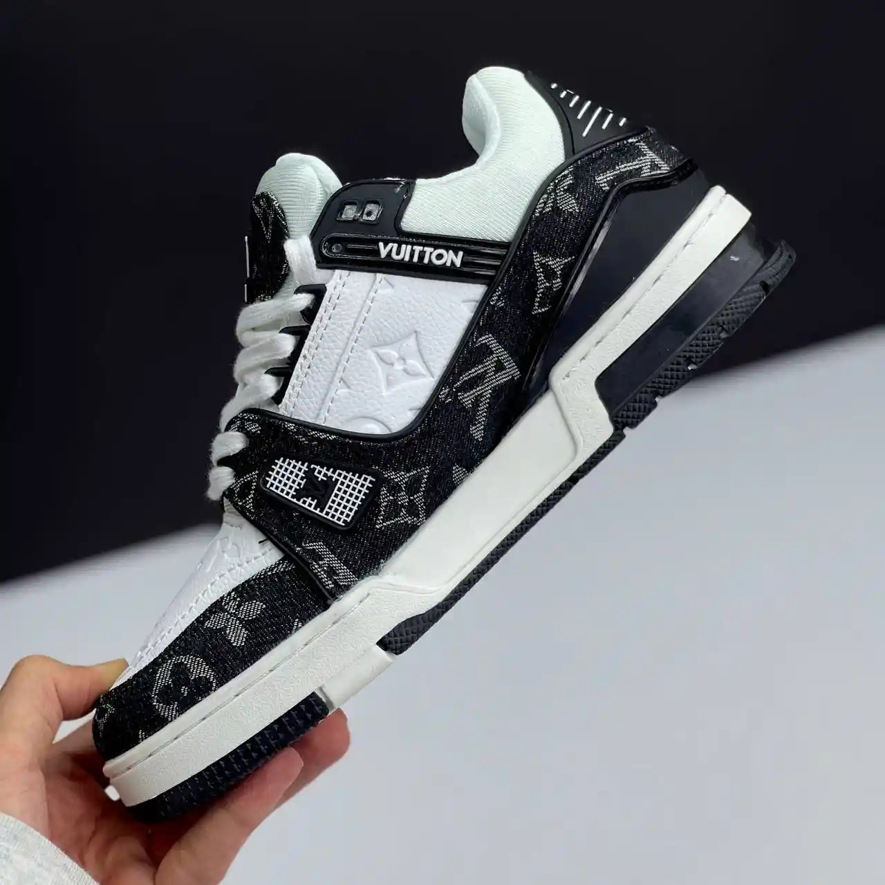 کتانی لویی ویتون ترینر مشکی سفید Louis Vuitton Trainer Black White