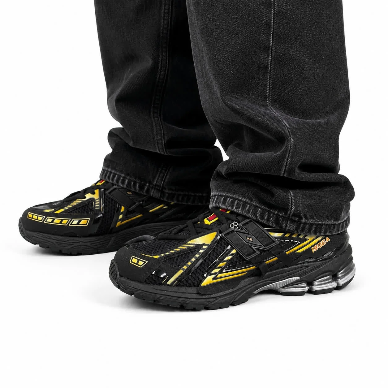 کتانی مردانه نیوبالانس 1906مشکی طلایی New BALANCE 1906A