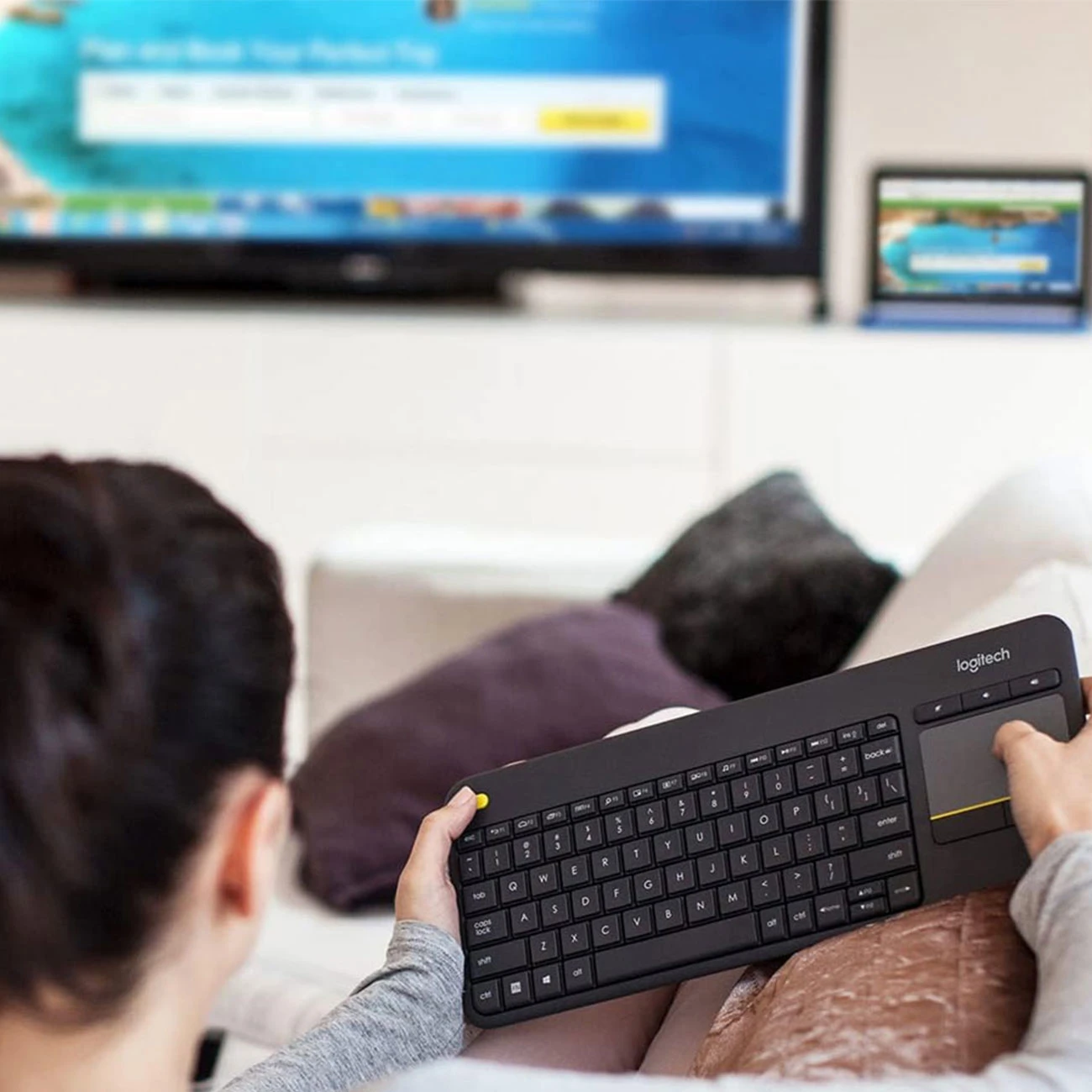 کیبورد بی سیم لاجیتک Logitech مدل K400 Plus با تاچ پد یکپارچه