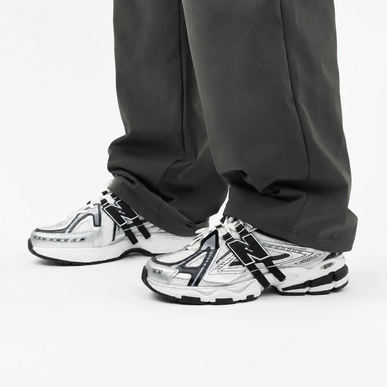 کتانی مردانه نیوبالانس 1906 طوسی مشکی سفید New BALANCE 1906A