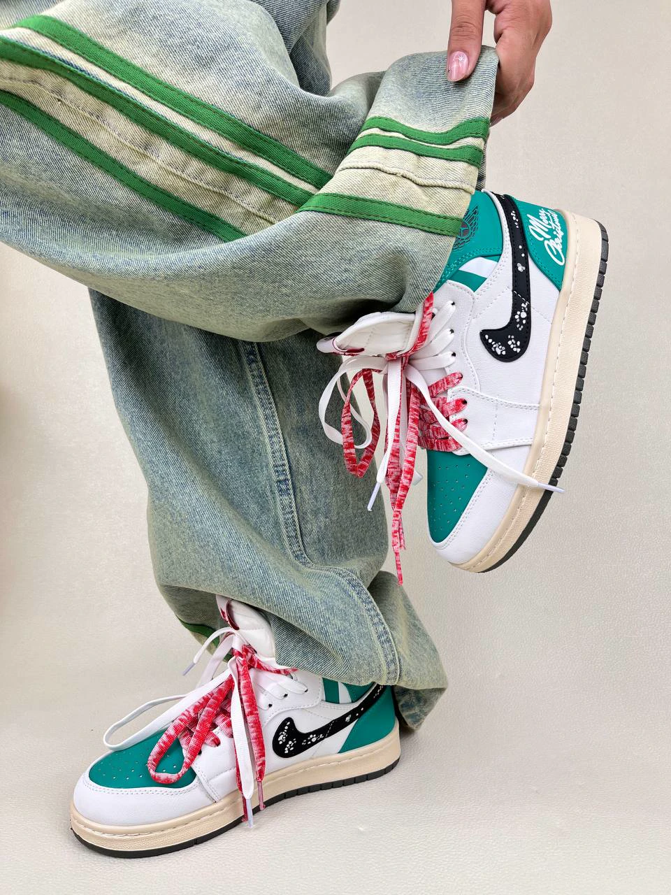 کتانی ونس زنانه ساق‌دار ایر جردن 1 مدل کریسمس 1 NIKE AIR JORDAN کد 912
